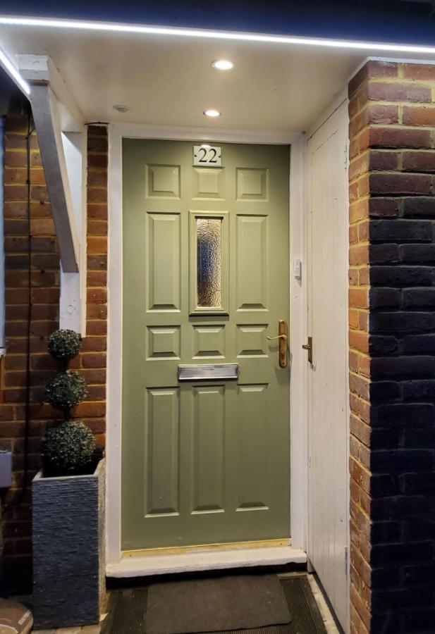 Air Conditioned Modern Double Bed Room With Private Attached Bathroom - Free Parking - Near London Heathrow Airport & Southall Broadway Dış mekan fotoğraf