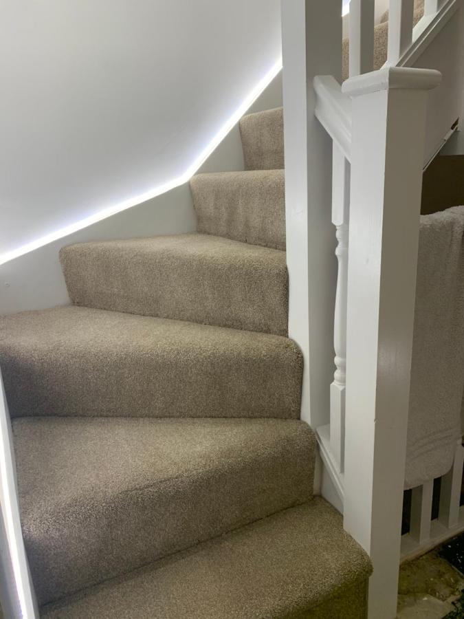 Air Conditioned Modern Double Bed Room With Private Attached Bathroom - Free Parking - Near London Heathrow Airport & Southall Broadway Dış mekan fotoğraf
