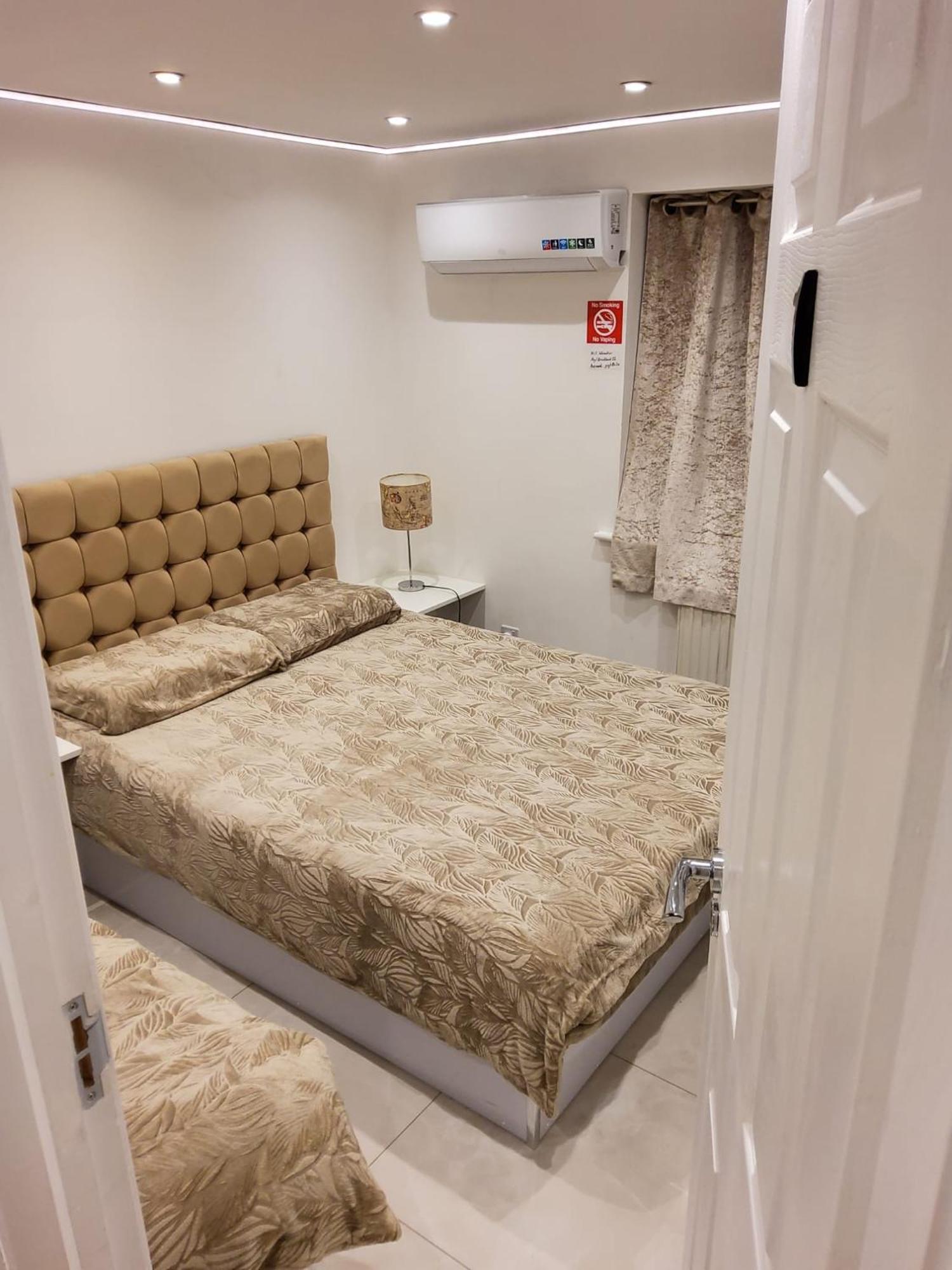 Air Conditioned Modern Double Bed Room With Private Attached Bathroom - Free Parking - Near London Heathrow Airport & Southall Broadway Dış mekan fotoğraf