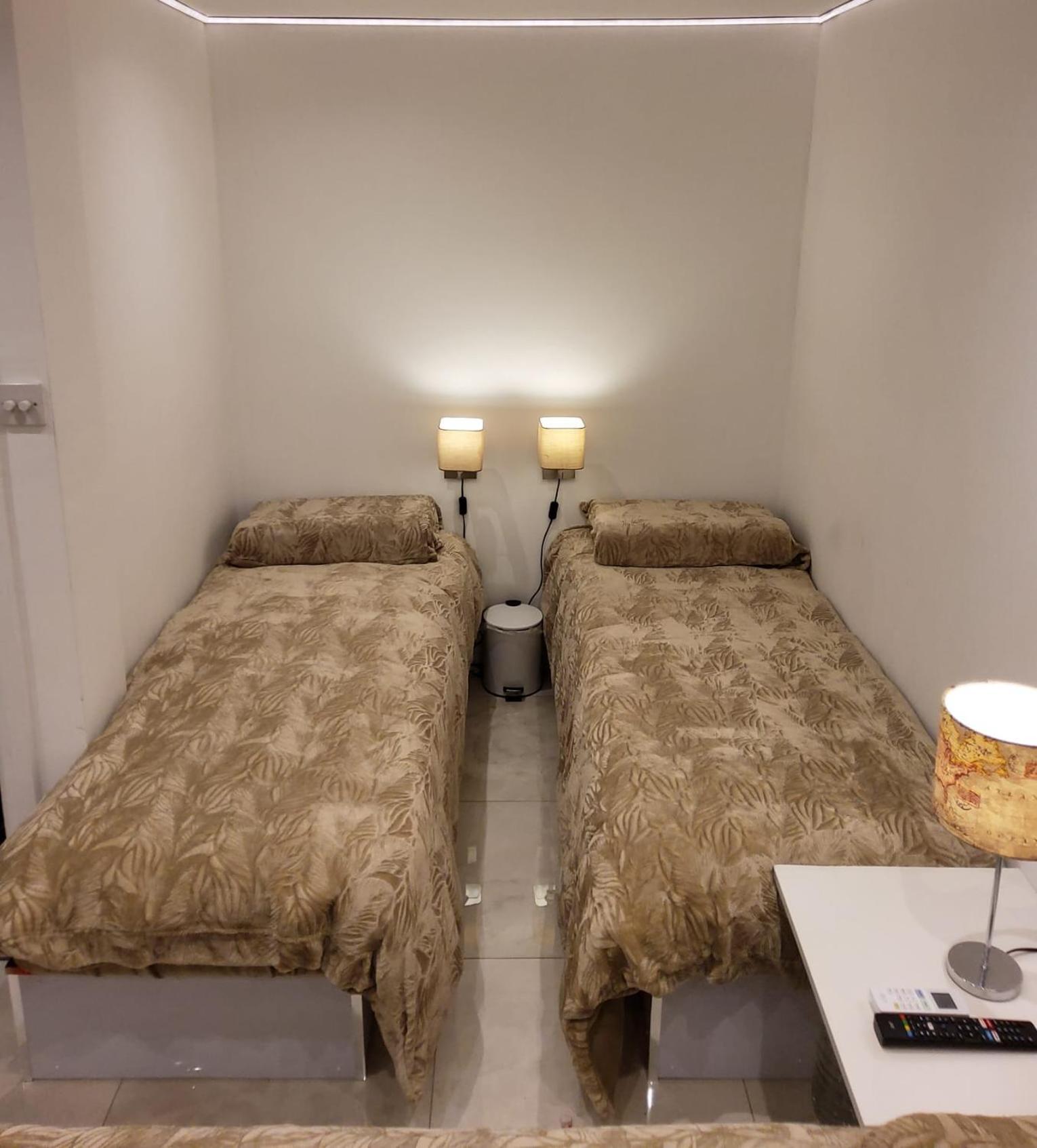 Air Conditioned Modern Double Bed Room With Private Attached Bathroom - Free Parking - Near London Heathrow Airport & Southall Broadway Dış mekan fotoğraf