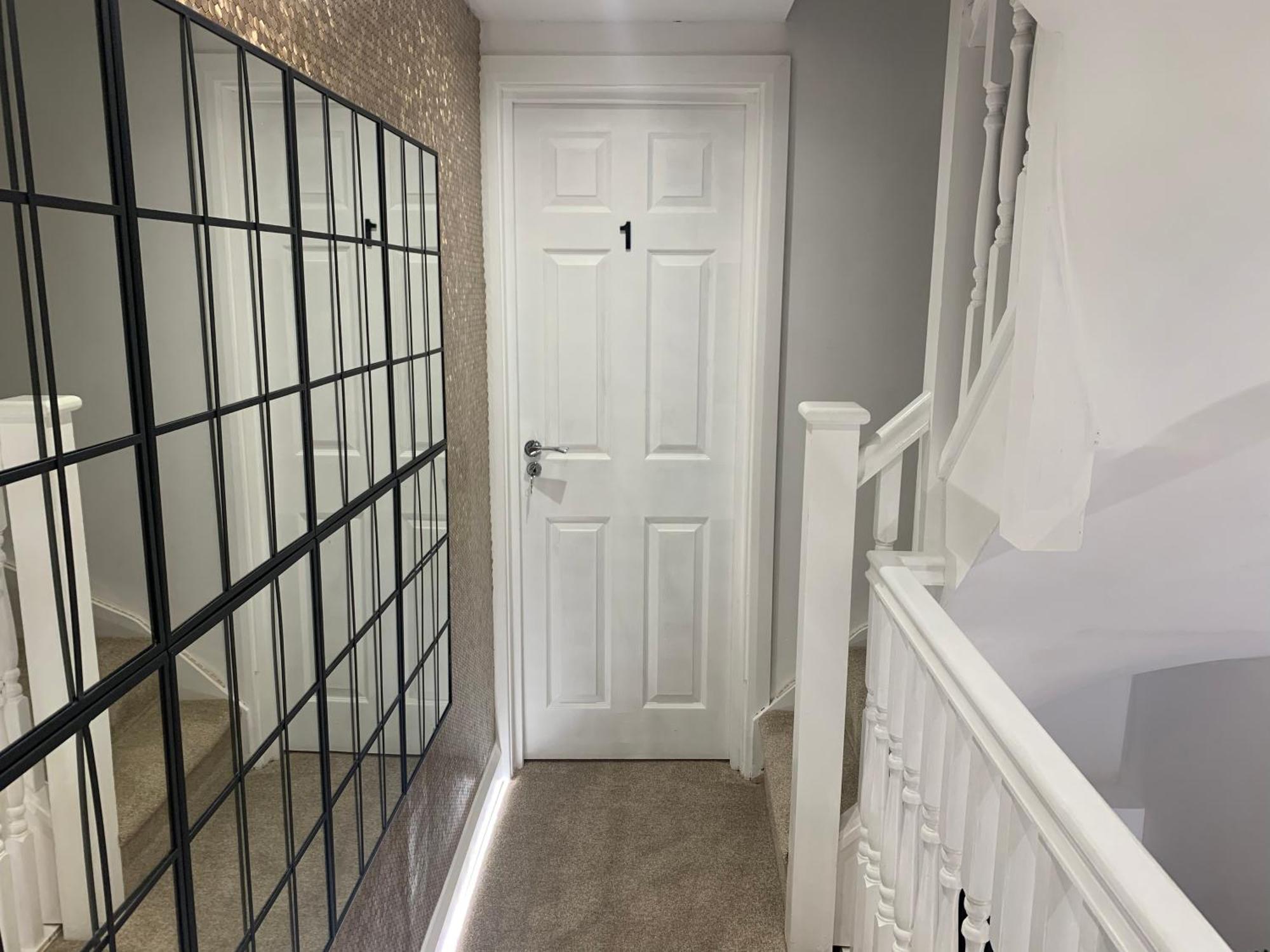 Air Conditioned Modern Double Bed Room With Private Attached Bathroom - Free Parking - Near London Heathrow Airport & Southall Broadway Dış mekan fotoğraf